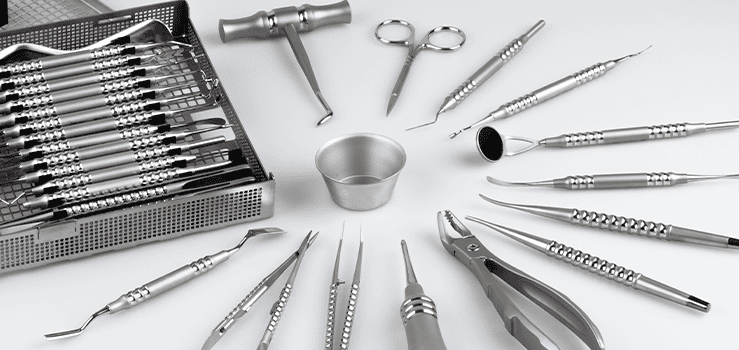 Instrumente für oralchirurgische Eingriffe beim Zahnarzt in Basel