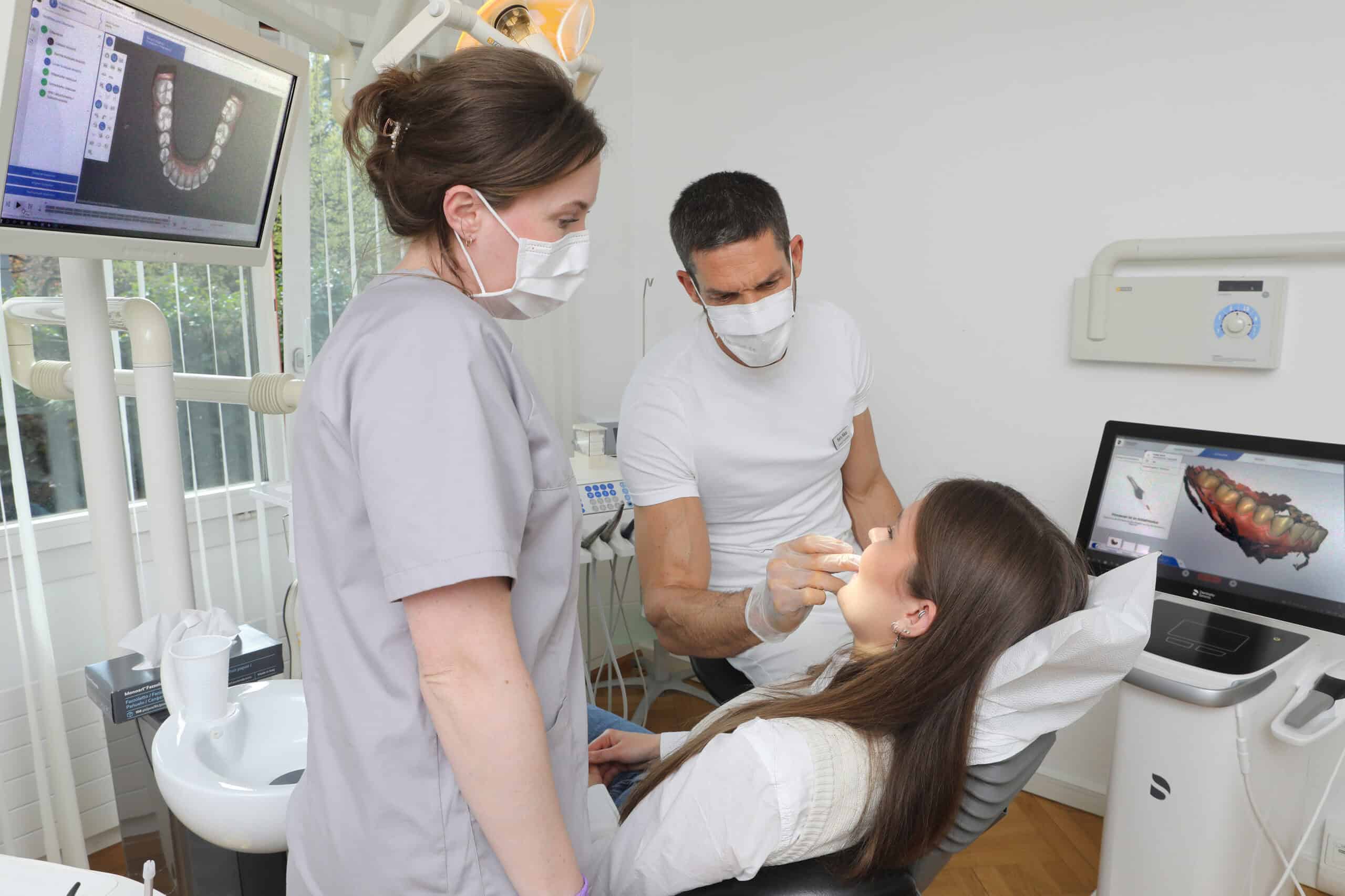 Aligner-Behandlung zur Zahnkorrektur bei St. Albantor Zahnarzt in Basel
